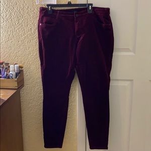 Burgundy colored skinny Edyson corduroy pants